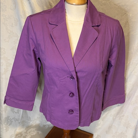 Purple 3 button blazer with 3/4 sleeve - Picture 2 of 8